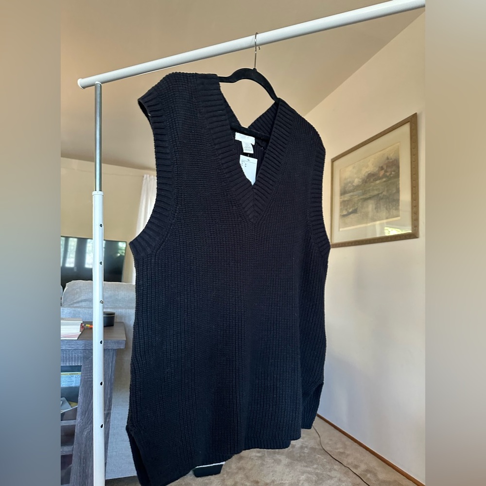 Oversized black sweater vest